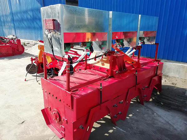 240型三垄红署起垄、施肥一体机.jpg