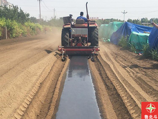 140型旋耕起垄铺膜施肥一体机002.jpg