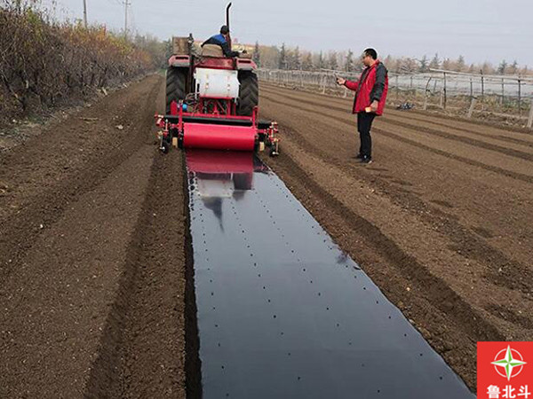 140型旋耕起垄镇压施肥覆膜打药打孔一体机.jpg