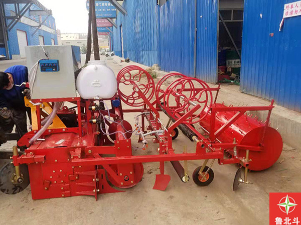 160型洋葱起垄铺膜打孔定植机.jpg