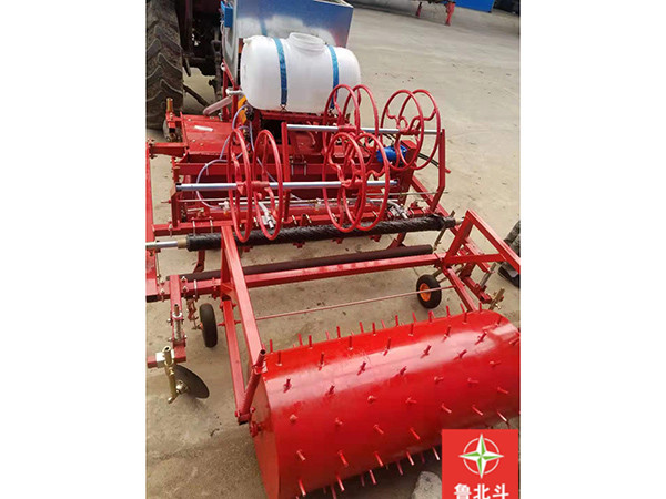 160型洋葱起垄铺膜施肥打孔定植机.jpg