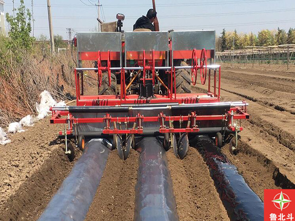 240型三垄旋耕起垄施肥铺膜铺管一体机.jpg