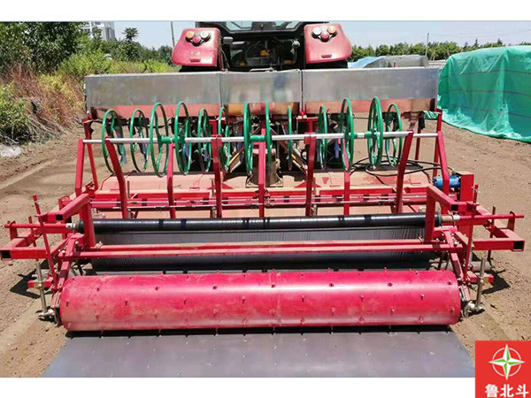 240型旋耕起垄施肥铺膜铺管打孔一体机.jpg