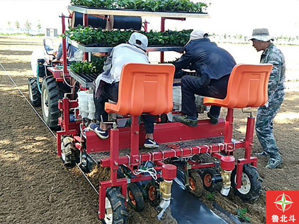 平地铺膜铺管移栽浇水一体机.jpg