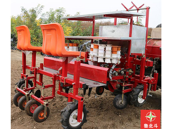 平地铺膜施肥移栽浇水一体机001.jpg