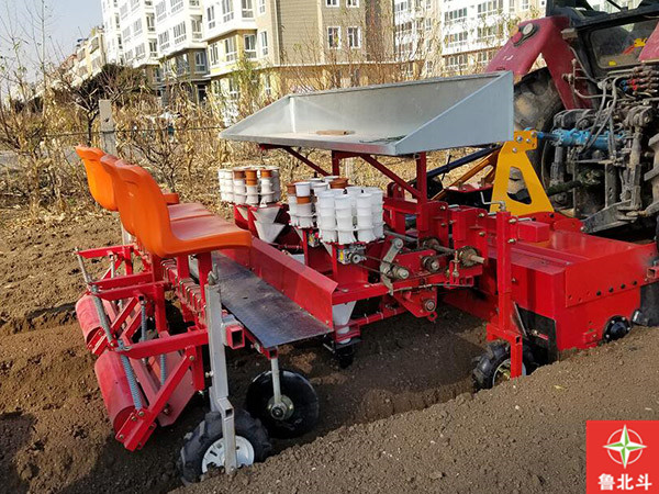 四行丹参旋耕起垄移栽一体机01.jpg