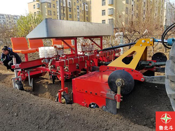 四行丹参旋耕起垄移栽一体机02.jpg