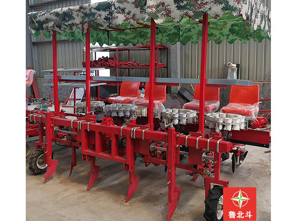 四行移栽机02.jpg