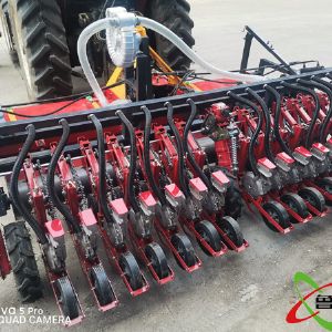 14行气吸式蔬菜播种机