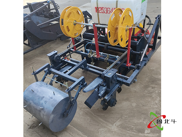1垄2行红薯起垄上土打孔一体机.jpg